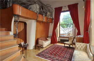 Illustration for article titled House Guarded By Dragon Gate Can Be Yours For Only 2.4 Million Euros